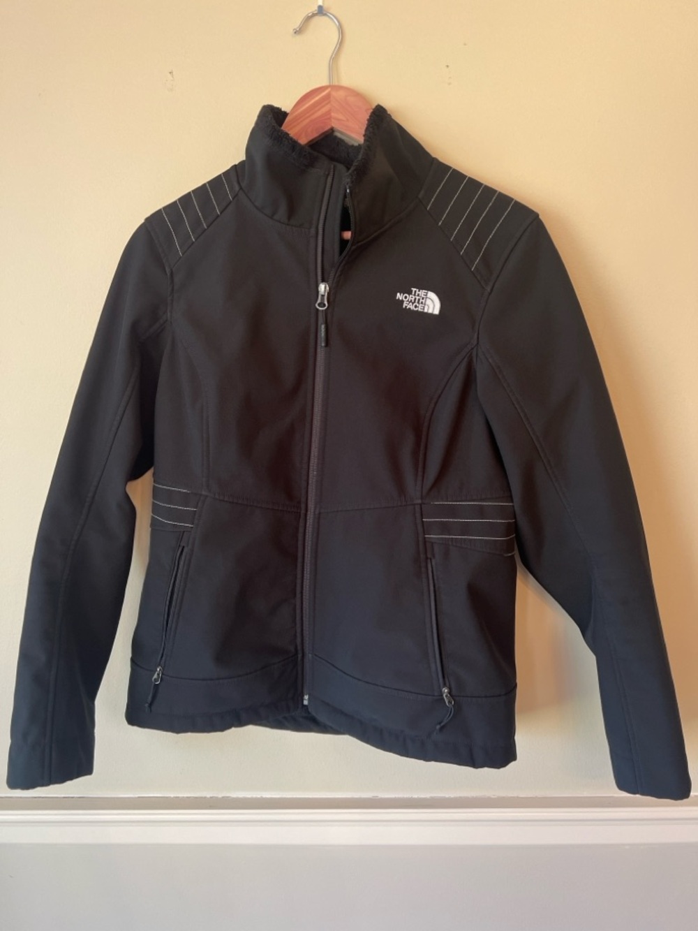 Size large NorthFace Women’s Black Softshell Jacket